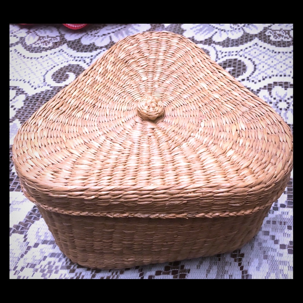 VINTAGE WOVEN STORAGE TRINKET BOX